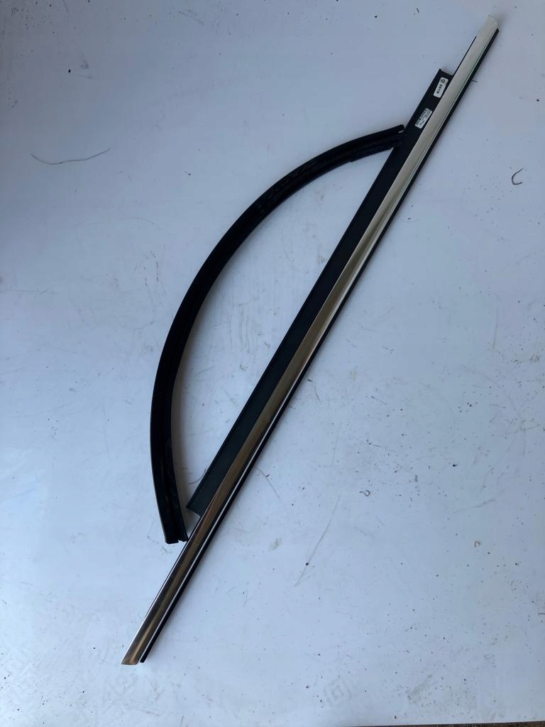 фото №1, Накладки уплотнитель дверь левый задняя q5 8r хром