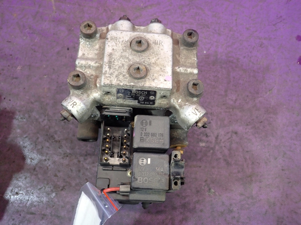 фото №4, Vw transporter t4 90-03 2.5 насос abs 701614111 0265201037