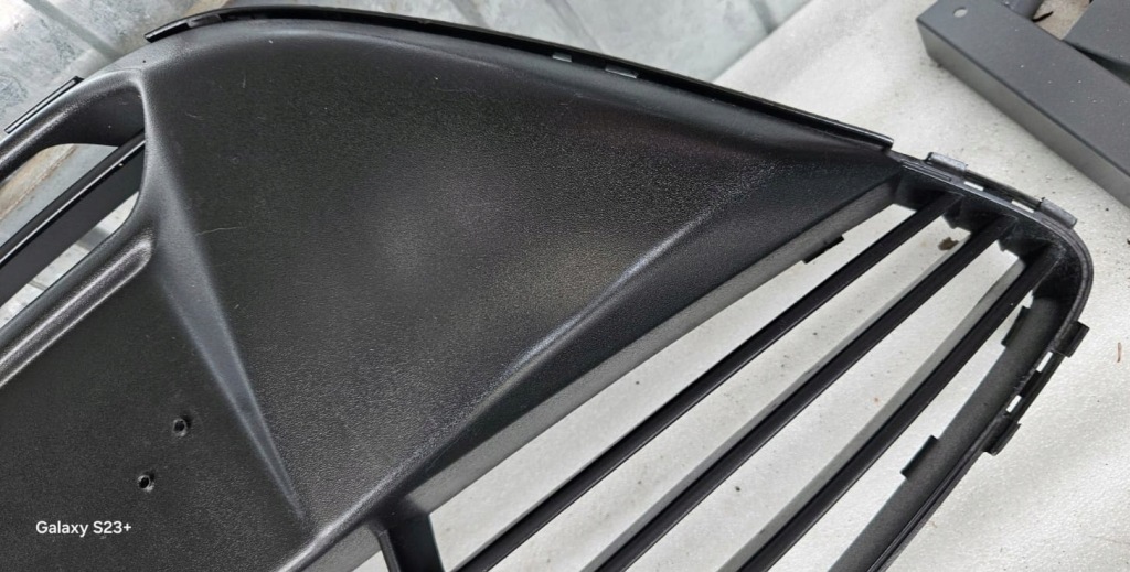 Купити Решітка середня бампера ford c-max mk. ii am51-17b968-b