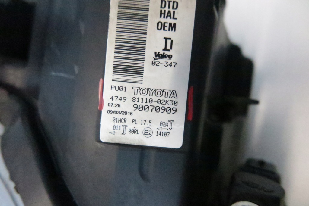 Фара правий перед передня led toyota auris 2 рестайлінг  81110-02k30 Доставка