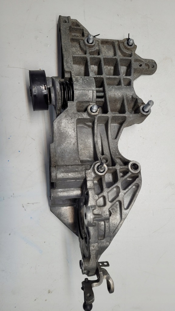 Кронштейн кронштейн генератора vw golf vi 2.0 tdi cff в Україні