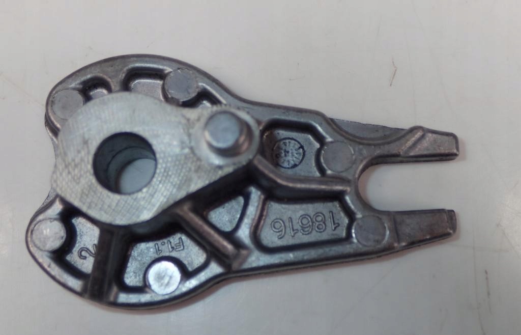 Пластина крепёжная натяжителя ролики 057109185a audi q7 Цена