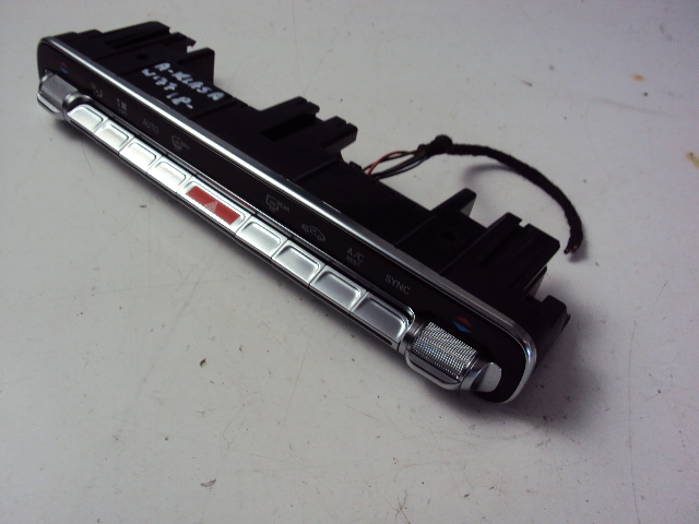 фото №1, Панель кондиционера mercedes a-klasa w177 2018-