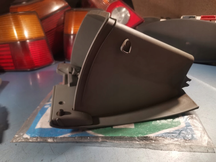 фото №7, Полка бардачок пассажира toyota yaris 5555052010