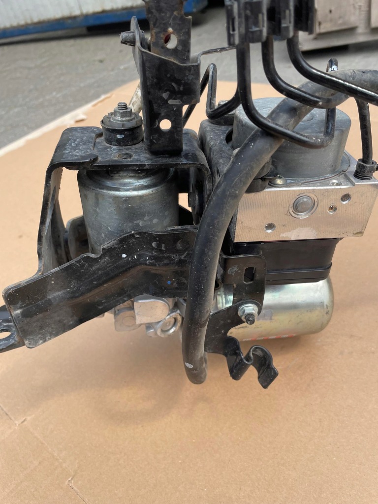 Toyota corolla e21 2018- насос abs 113040-41340 89541-12e30 в Украине