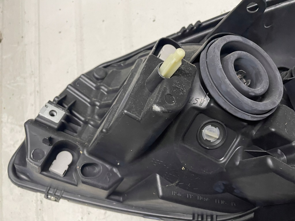 фото №8, Dacia sandero i лампа правая перед europa org