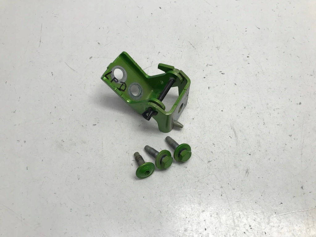 фото №1, Opel mokka-e mokka ii b 2023 петля дверь левый перед нижний matcha green