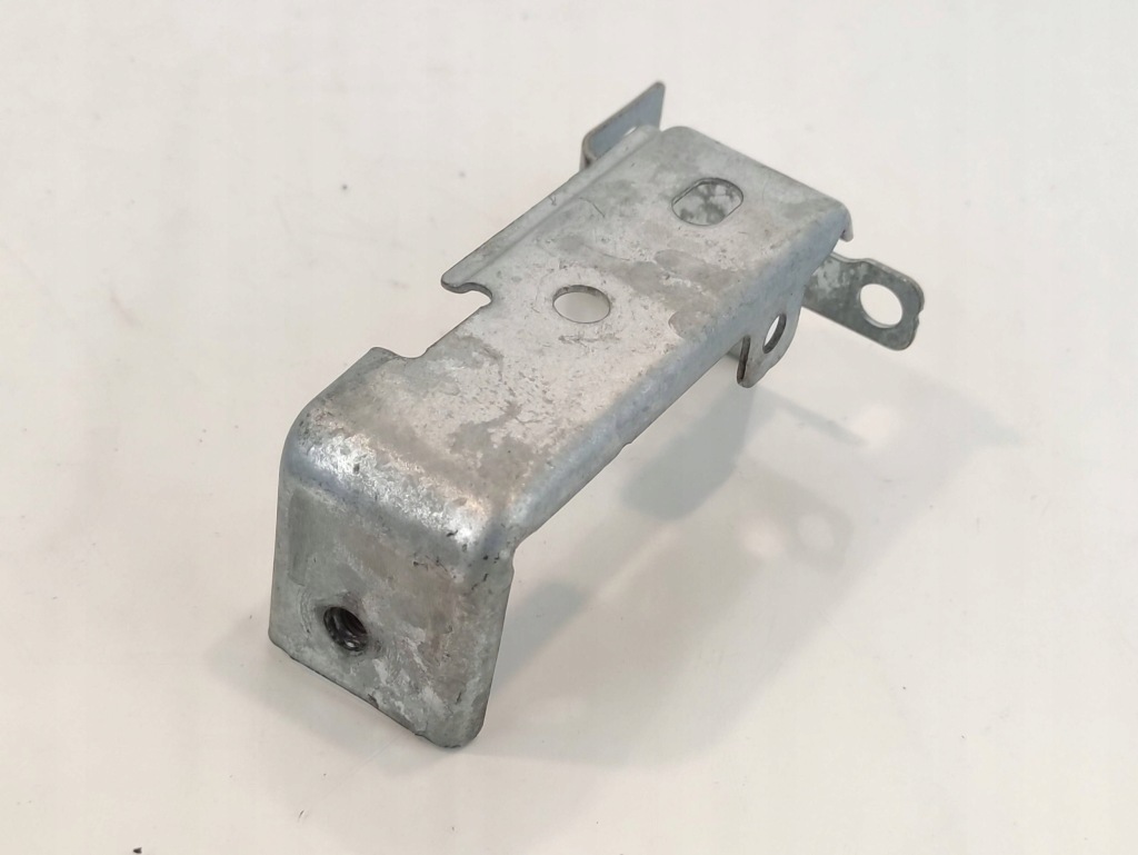 Volvo xc40 ii 2 кронштейн крила правий перед 31469375 Недорого