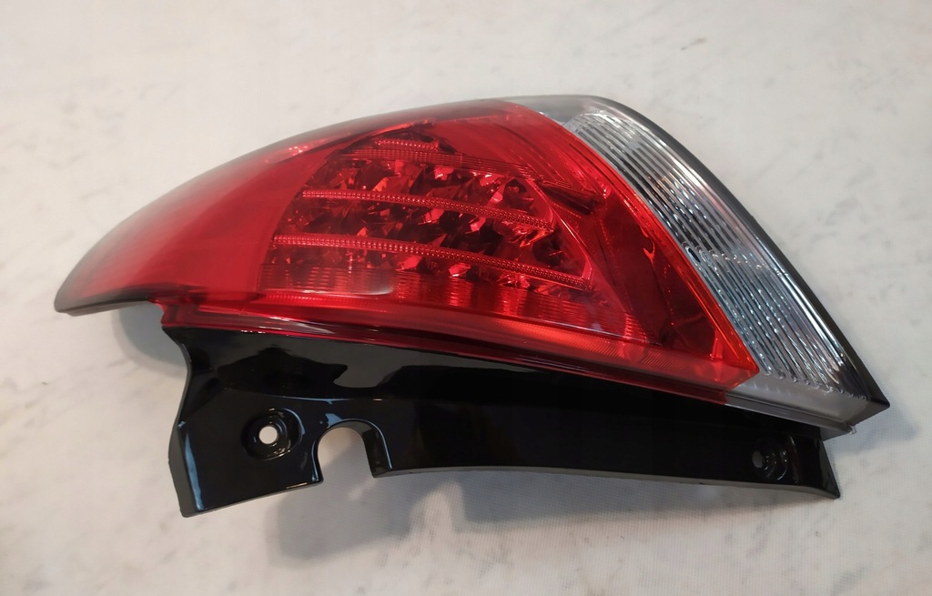 фото №7, Лампа левый правый задняя suzuki swift v red white