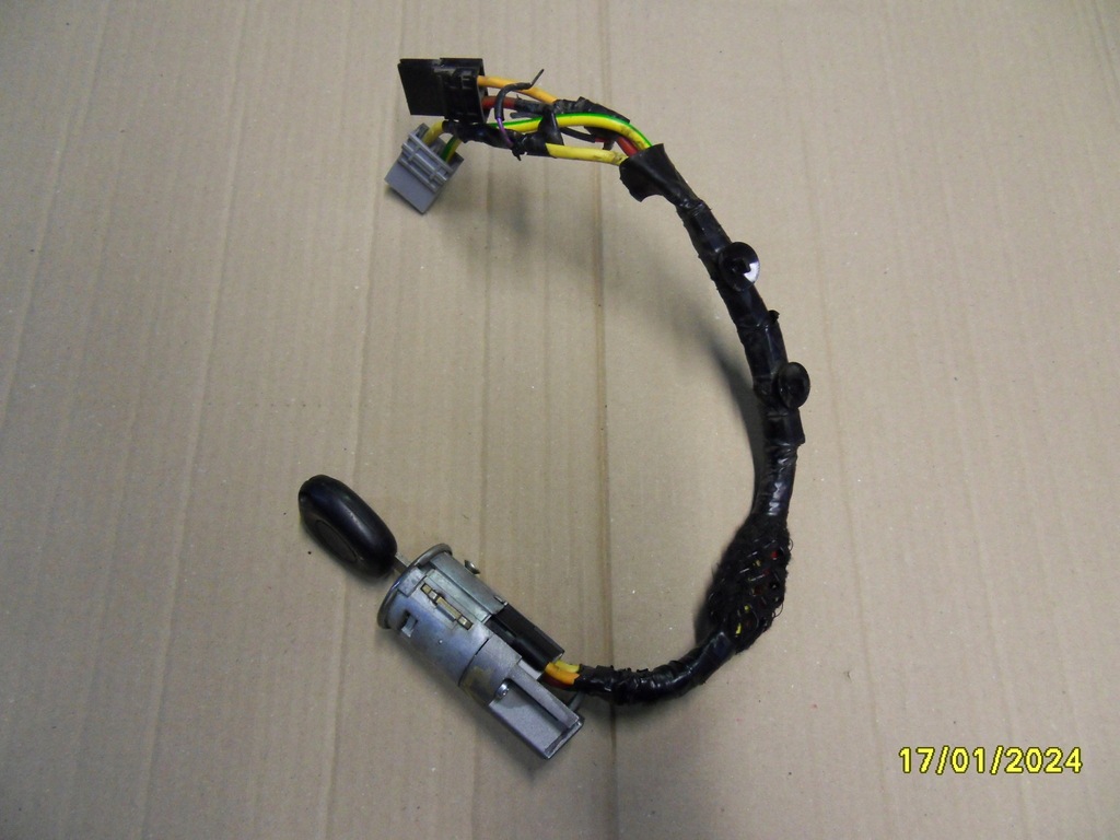 фото №1, Замок зажигания с ключ renault