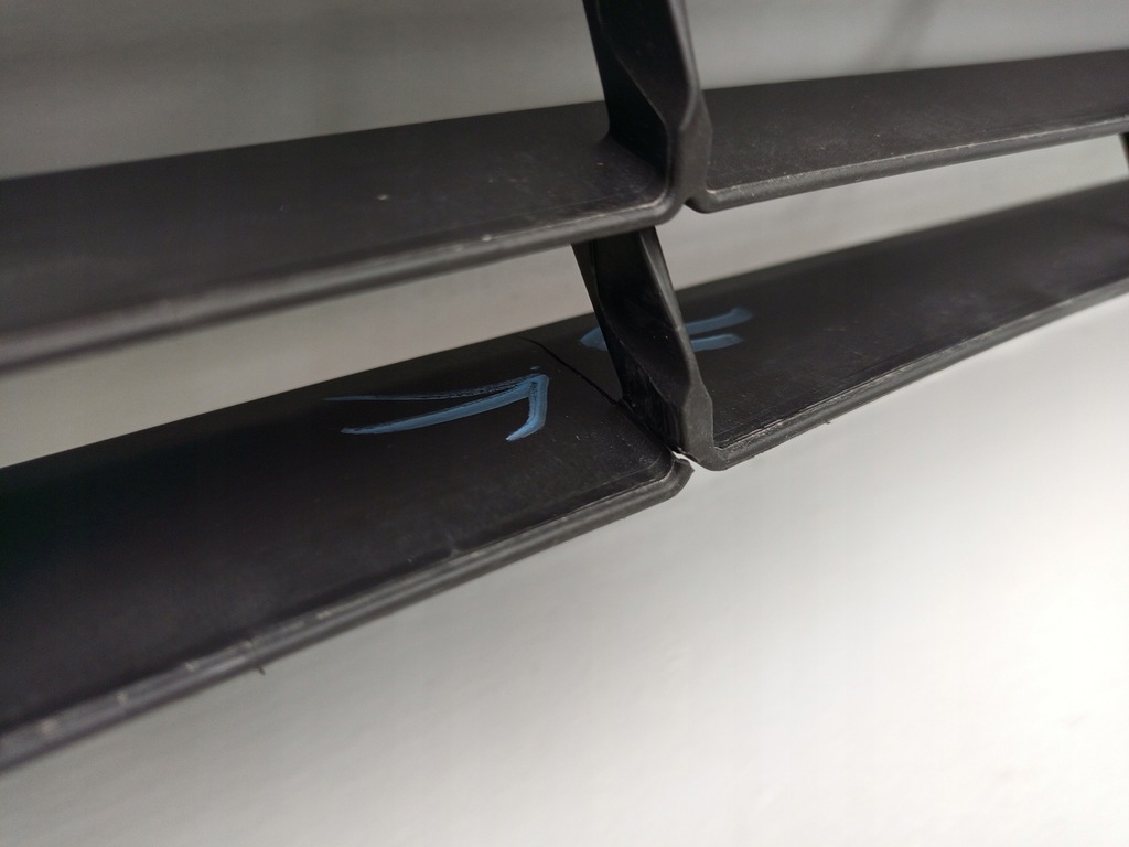 фото №11, Toyota corolla cross 2020- спойлер накладка бампера перед 52129-16030 ÷