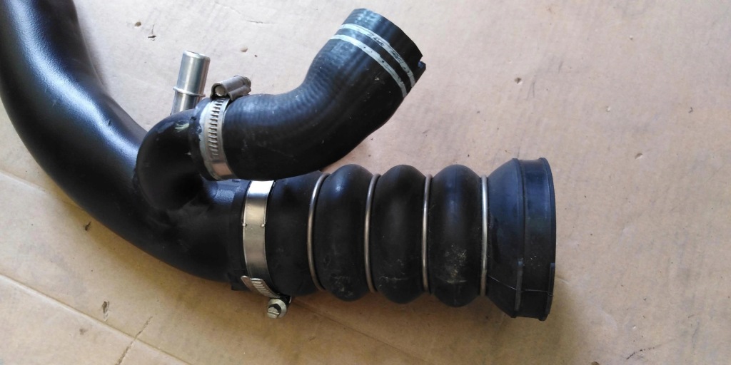 фото №3, Ferrari f8 труба шланг впуск воздуха 318185 337903