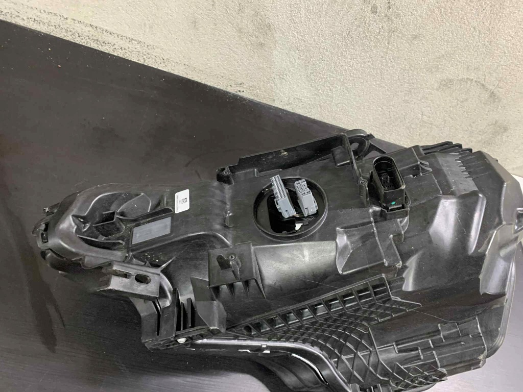 Купити Polestar 2 лампа права pixel led 31698071 t141000021114