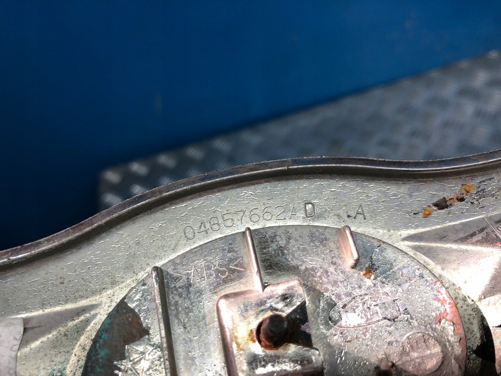 фото №10, Chrysler pacifica i 03- решітка радіатора емблема капот 04857662ad