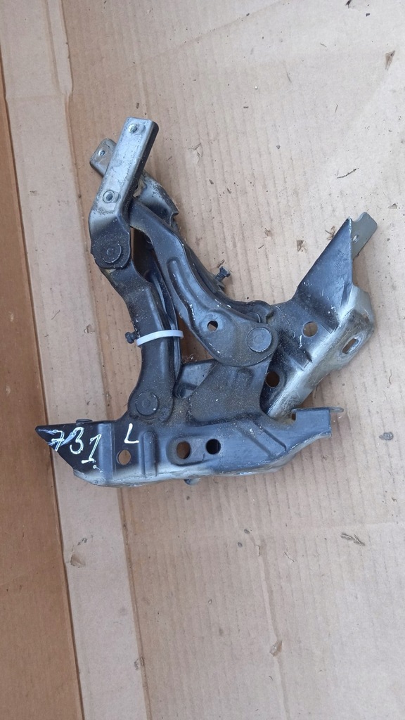 фото №1, Mercedes w169 w245 петля капот комплект 696