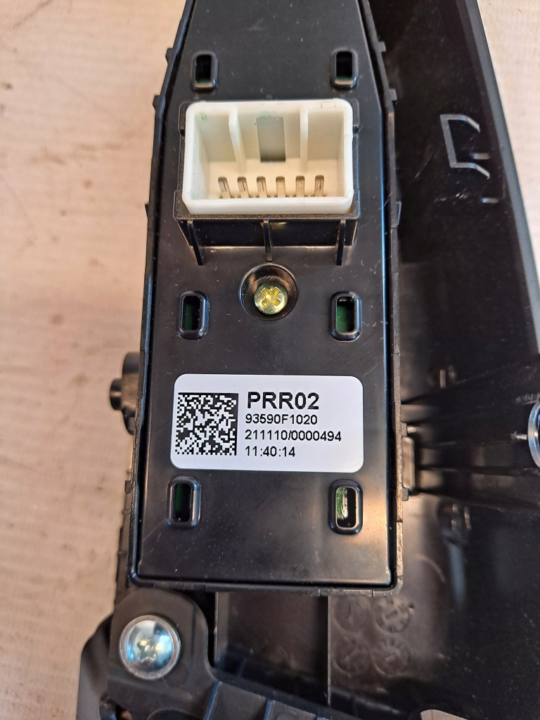 фото №16, Переключатель обивка обшивка правый задняя kia sportage iv 93590-f1020