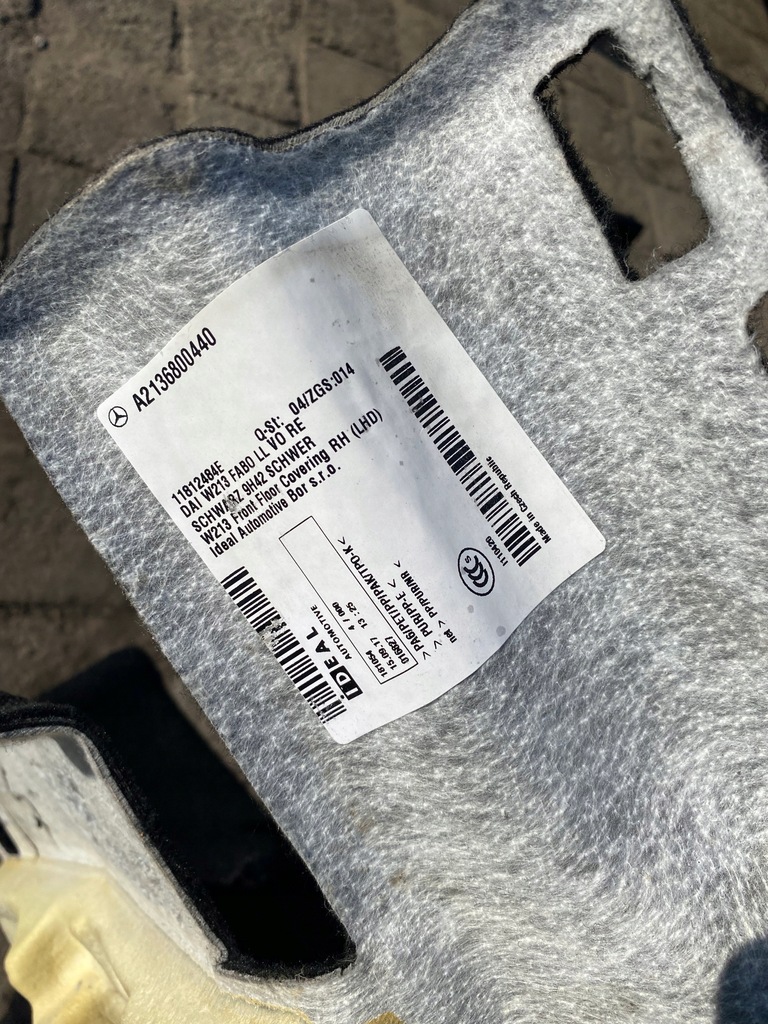 фото №15, Обшивка задня килимок правий лівий перед w213