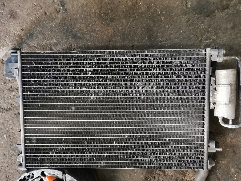 Vectra c рестайлінг  2.2 радіатор кондиціонера води Оригінал
