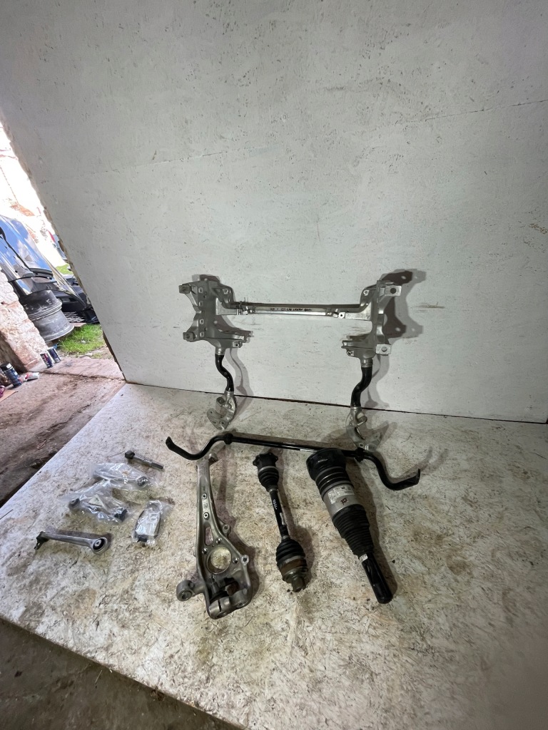 фото №1, Набор подрамник приводной вал амортизатор поворотный кулак audi q7 4m0