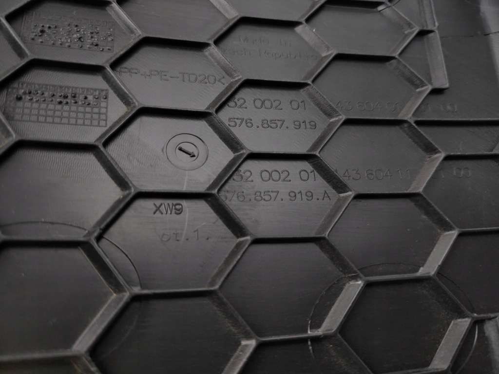 Seat ateca защита заглушка бардачка 576857919a с Разборки