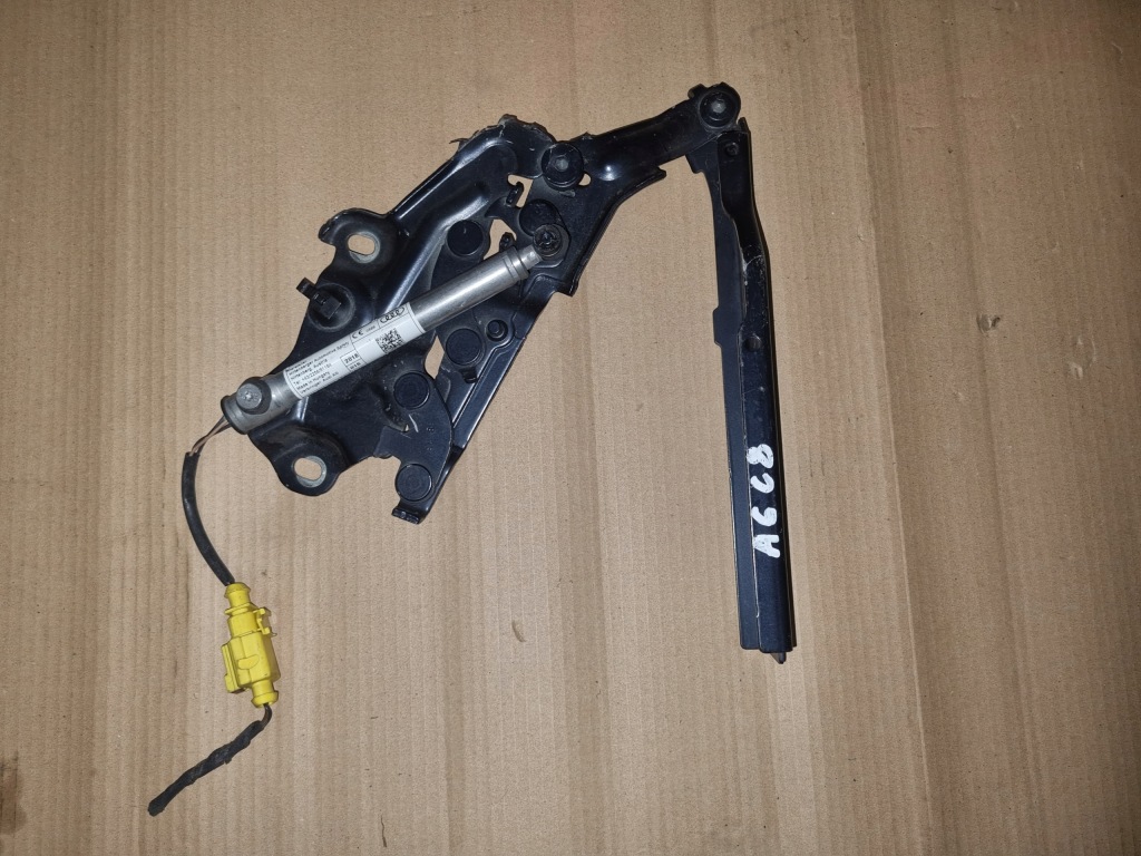 фото №1, Audi a6 c8 4k- петля капот патрон левый