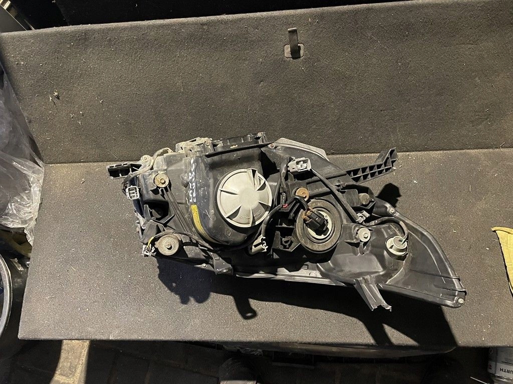 фото №7, Toyota land cruiser 150 лампа перед передня ліва ксенон пошкоджена europa