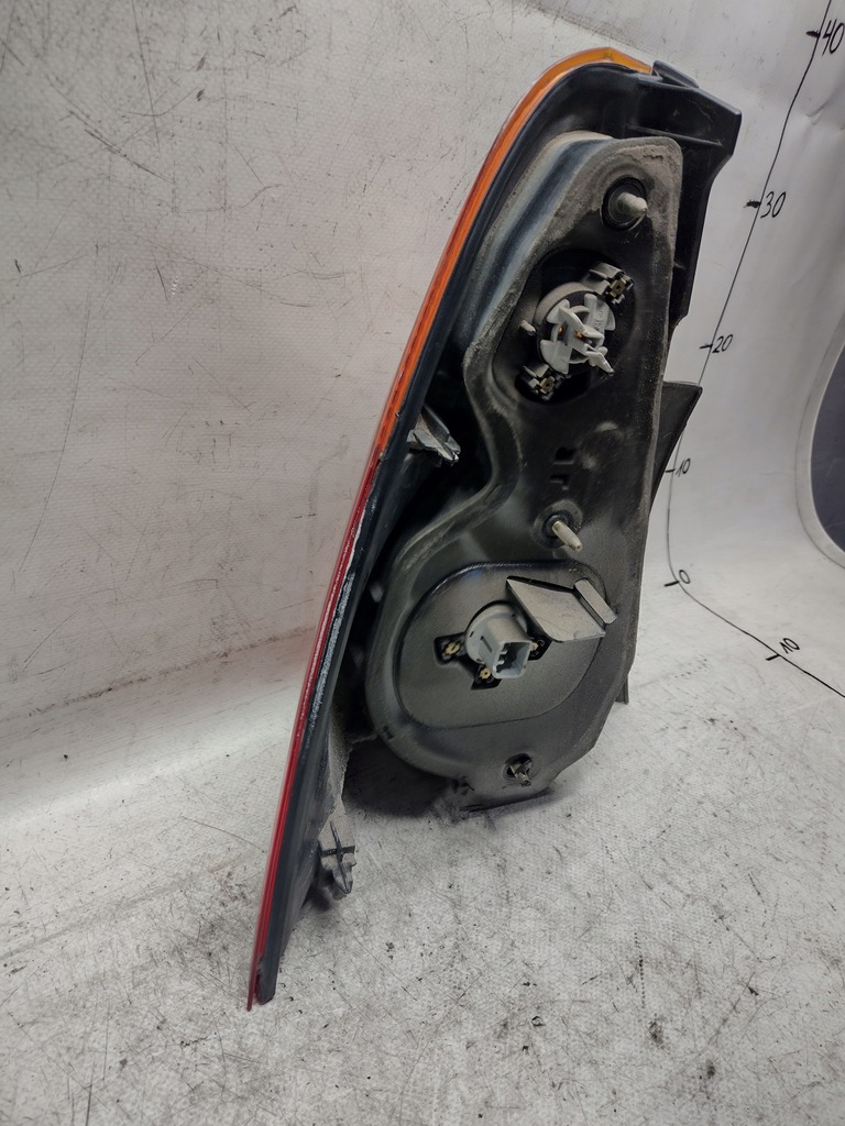 фото №6, Лампа права задня daihatsu yrv