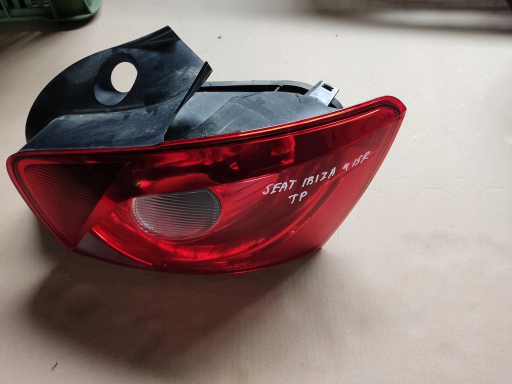 фото №1, Seat ibiza 4 15r лампа правый задняя