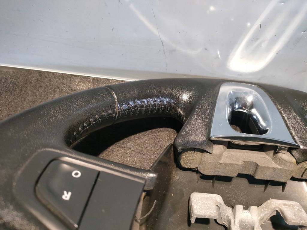 фото №10, Renault megane iii scenic iii воздуховод кожа