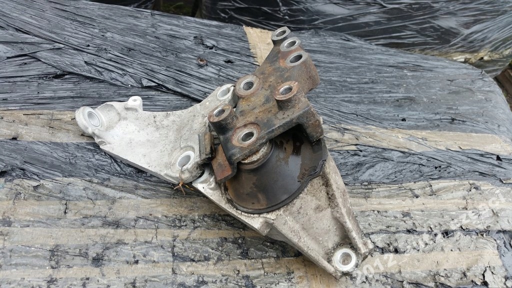 фото №1, Подушка двигателя honda civic viii ufo 2,2 ictdi