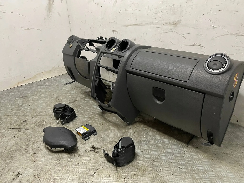 фото №6, Консоль панель приладів подушка безпеки ремені dacia logan i kpl