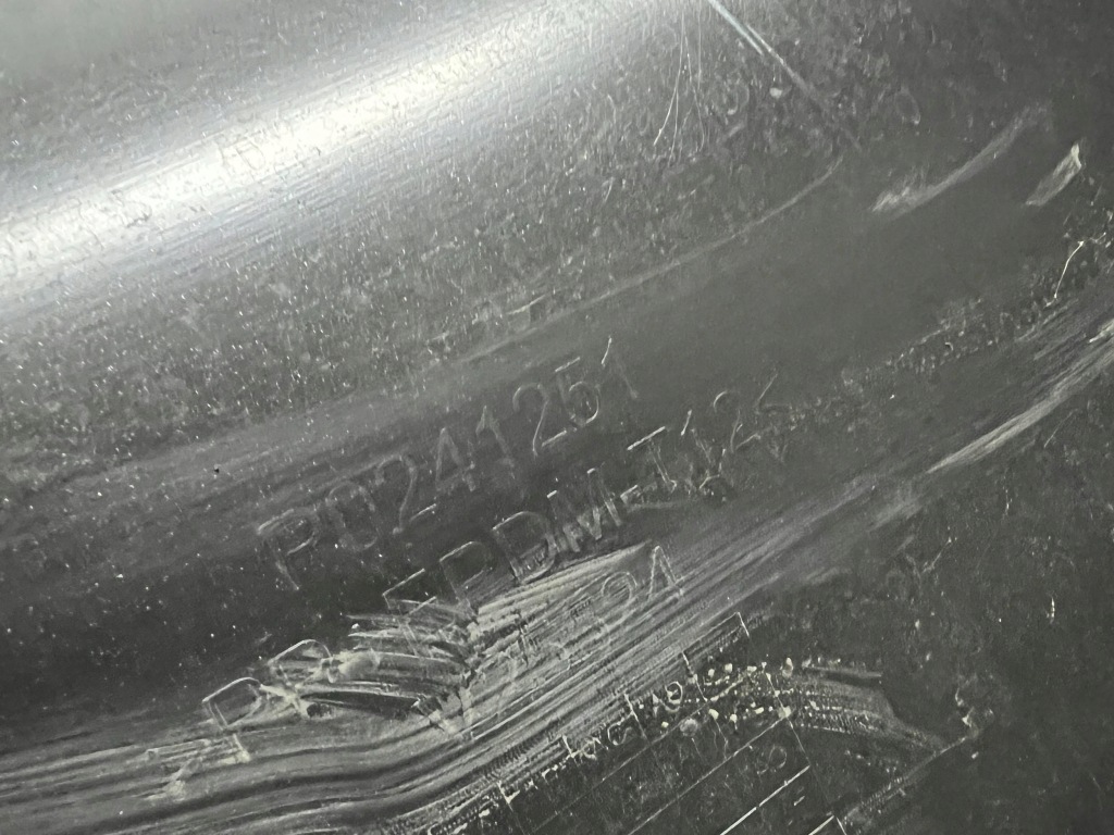 фото №7, Nio et7 бампер задняя задний спойлер накладка молдинг p0241251 p0276204