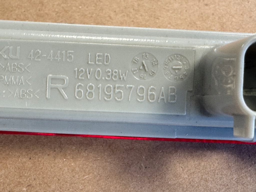 фото №5, Dodge challenger задня права габаритний ліхтар 2015+