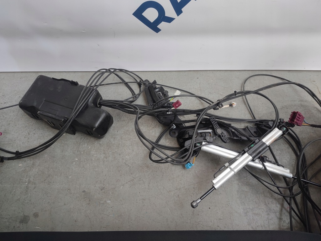 Дах привід насос кришка дах windshot mercedes e-klasa iii w238 cabrio Недорого