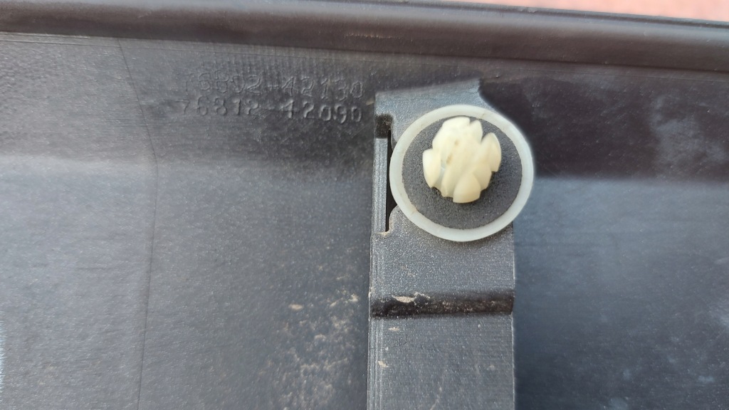 фото №9, Молдинг накладка крышки задняя toyota rav4 iv 15-18