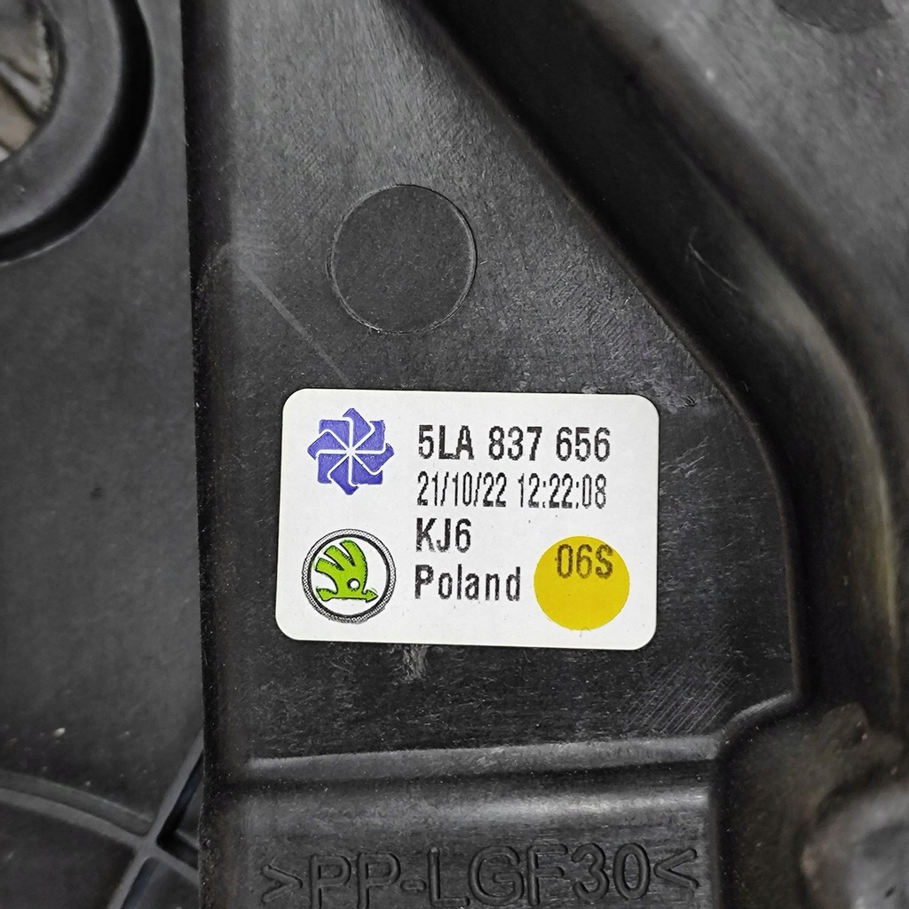 фото №7, Skoda enyaq iv 2022 перед сторона правая электрический подъемник стекло дверь