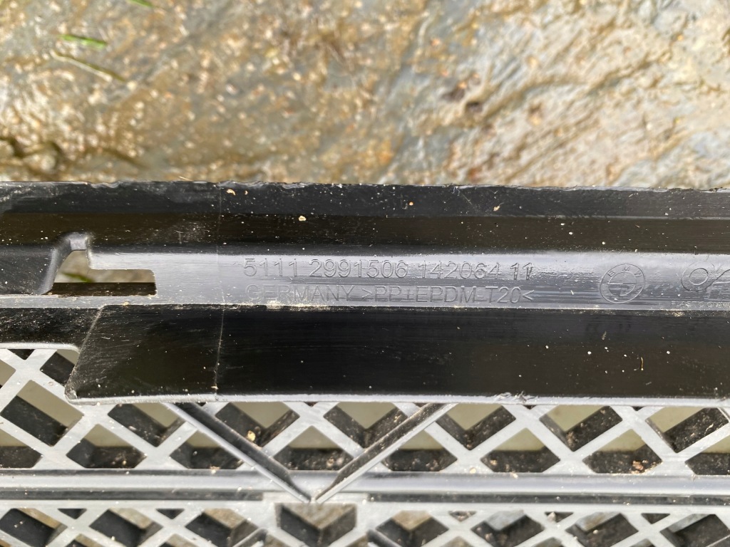 фото №14, Bmw x1 e84 решётка средняя бампера перед 2991506 оригинал