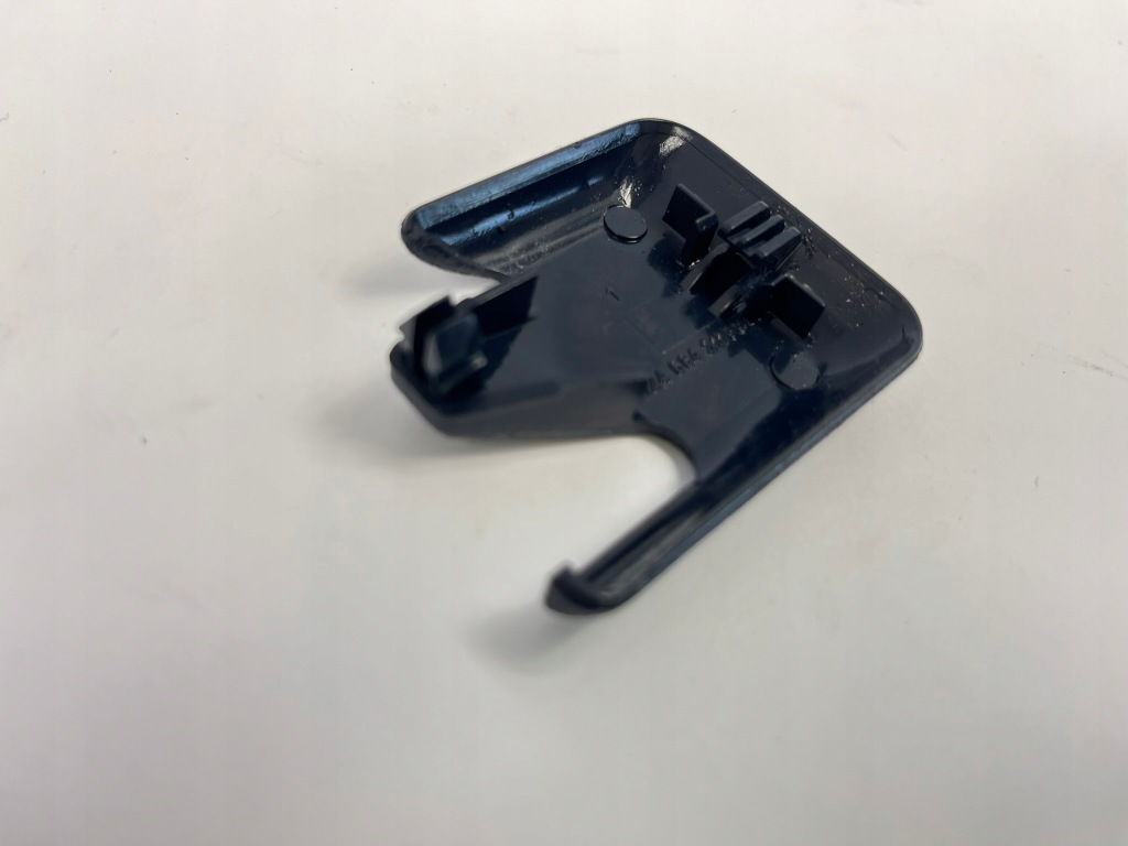 Купить Заглушка винт крепления сидений mercedes w124 w201 левая niebieska 1246842118