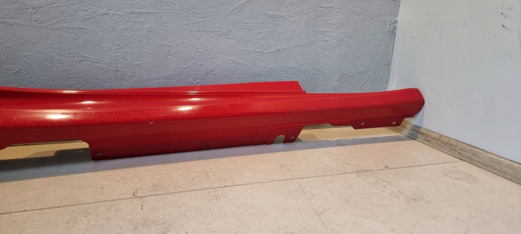 Поріг правий ferrari california f149 в Україні