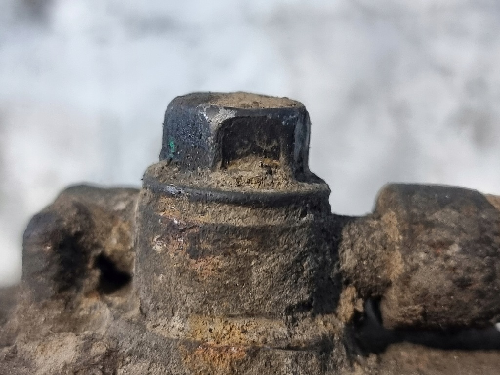 фото №11, Суппорт тормозной + скоба правый перед hyundai sonata v 2.0 crdi 103kw