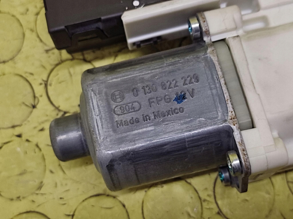 фото №5, Vw jetta v моторчик скло правий перед 1k0959792l