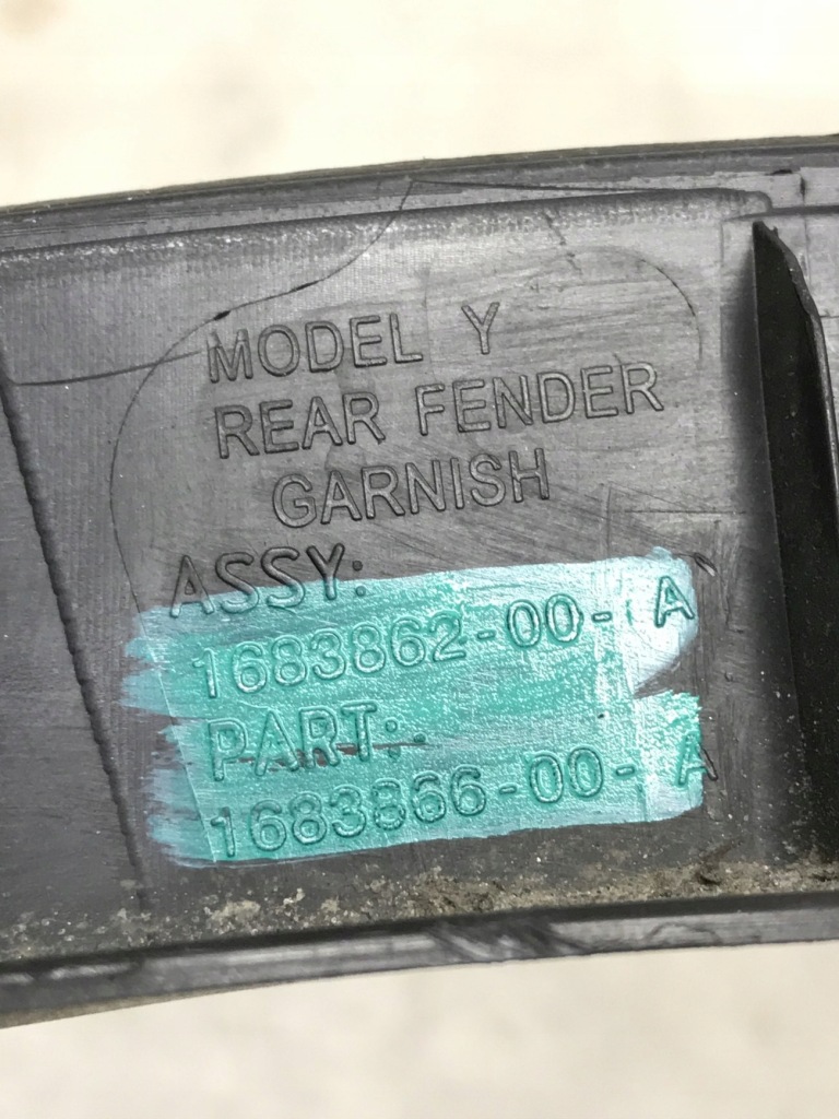 Tesla y молдинг na крила права задня 1683862-00-a Ціна