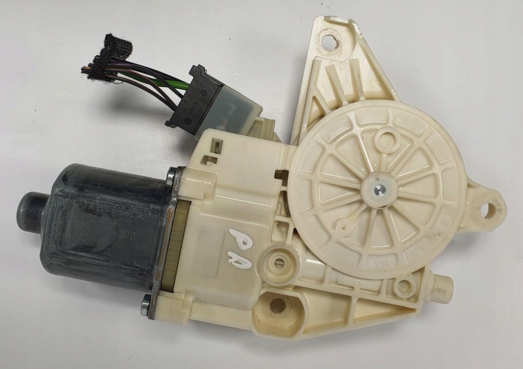 фото №6, Моторчик опускания стекло правый перед mercedes w204 a2048200242