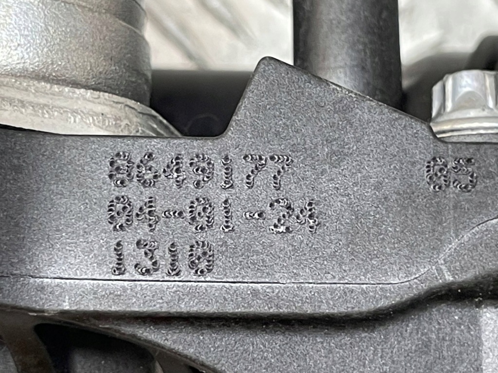 фото №16, Bmw оригинальный номер 8649177 1' f40 корпус фильтра масла радиатор