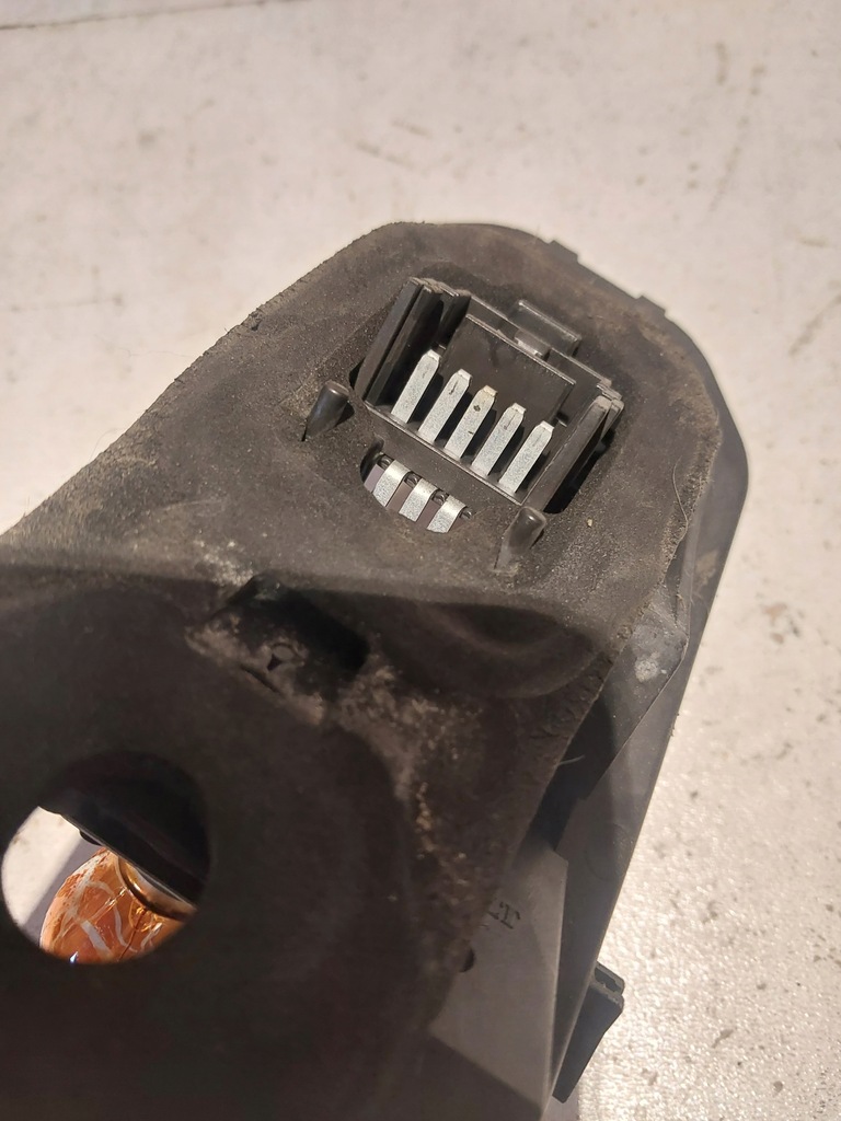 фото №6, Левый задний вкладыш лампы renault twingo ii лампочка цоколь молдинг штекер