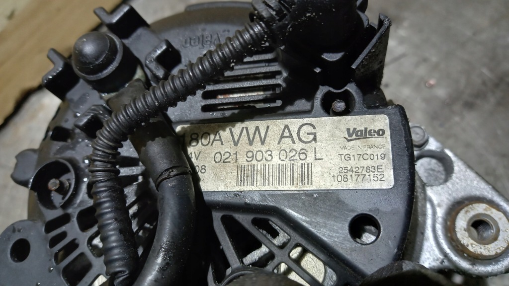Генератор 021903026c vw passat b6 1.9 tdi Оригинал