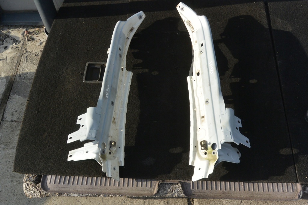 фото №1, Кронштейн крыла перед правое левая lr9a audi q7 4l