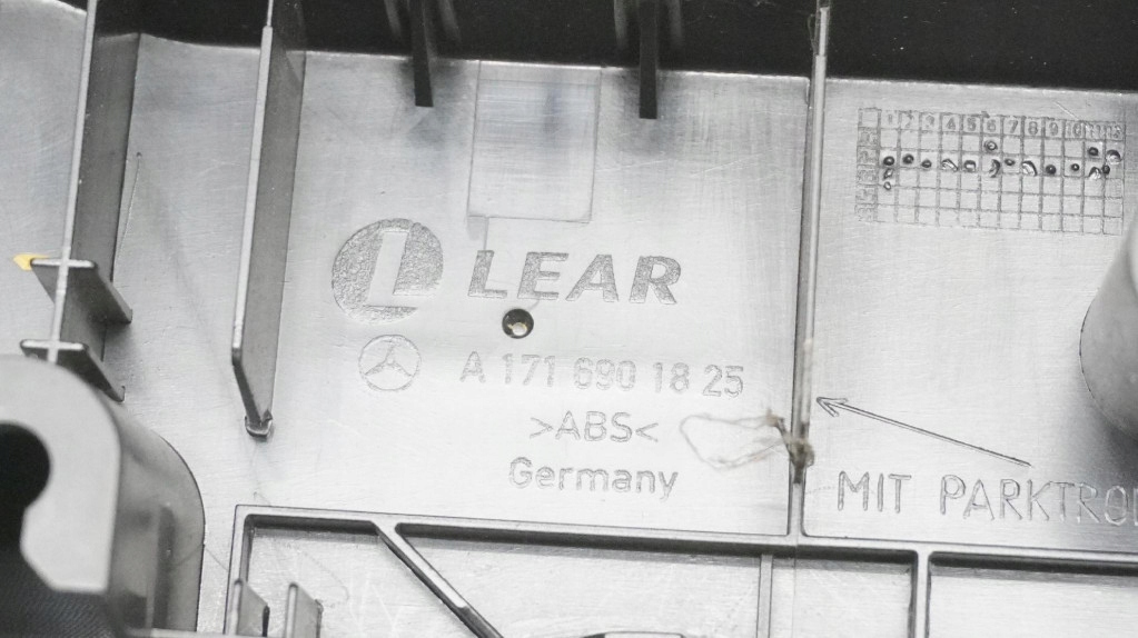 фото №8, Защита корпус подголовников накладка mercedes slk r171 a1716901125