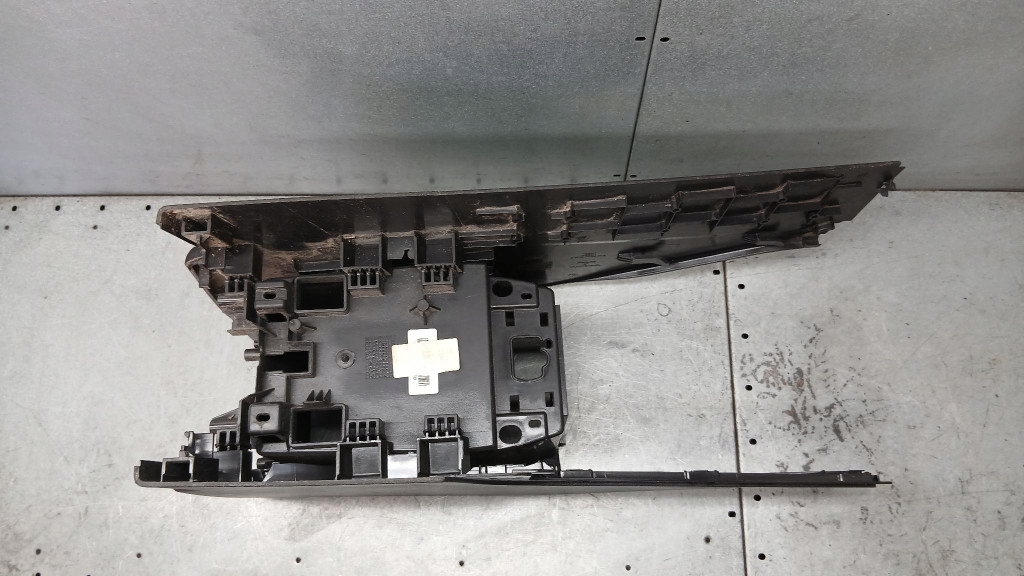 фото №9, Подлокотник 1971864 volvo s80 ii v70 iii xc70 08-16r повреждённый