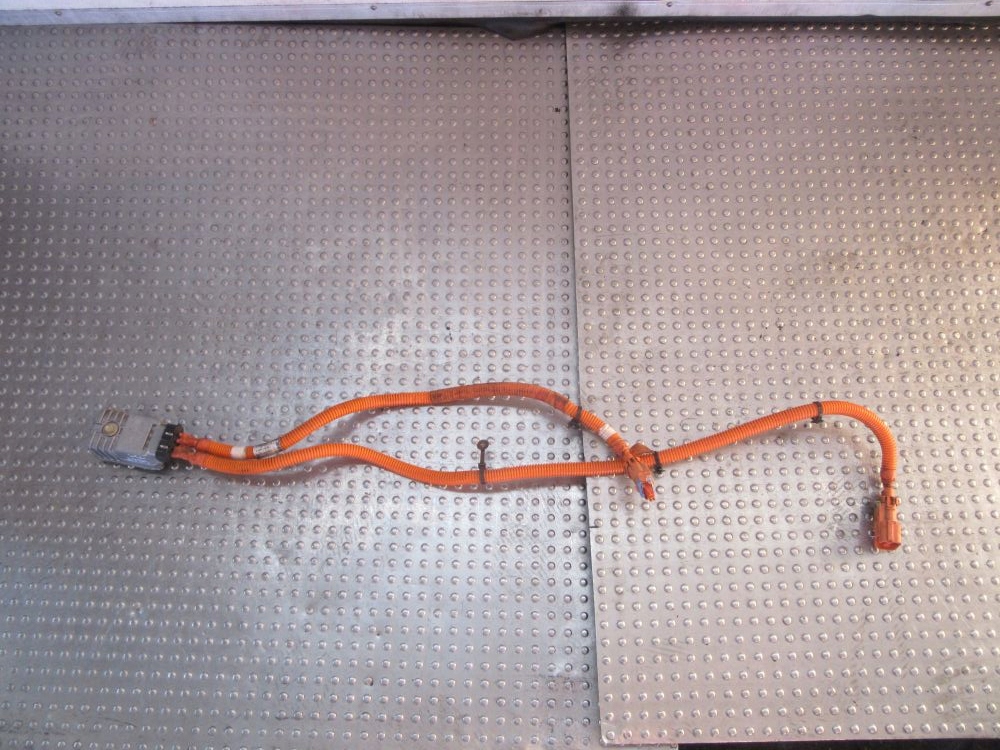 фото №8, Chevrolet volt 2013 клема шланг акумулятора